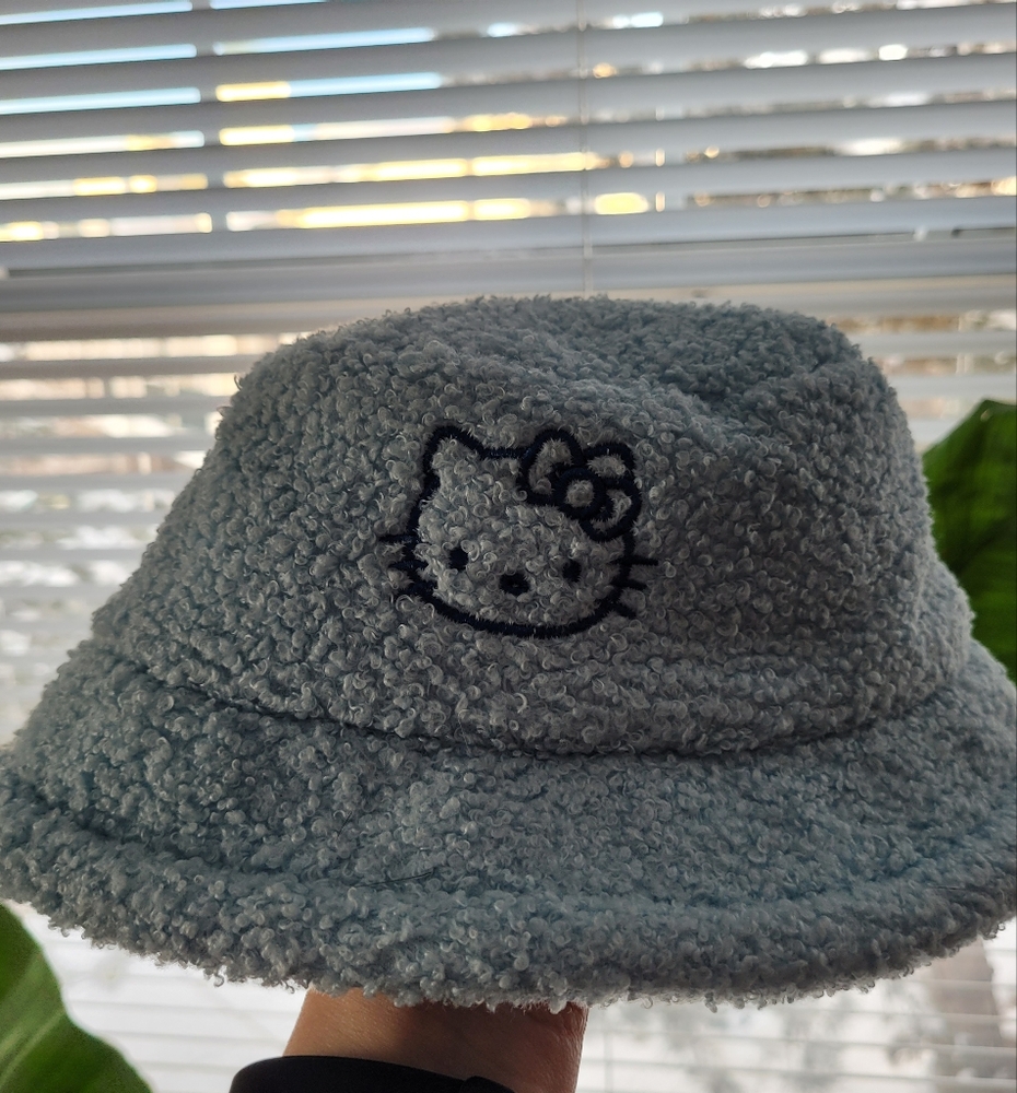Hello Kitty Boucle Bucket hat kids size medium